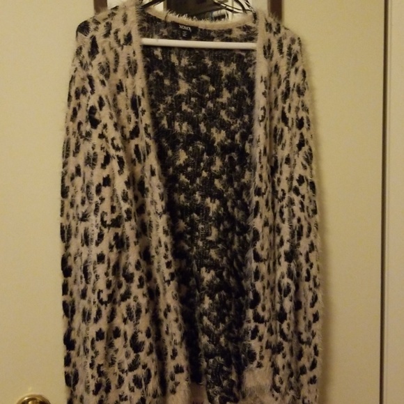 Sweater Cardigan Top - Picture 2 of 3